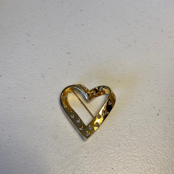 Avon Heart Gold Tone Brooch - Picture 2 of 4